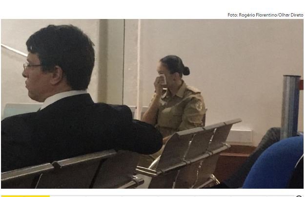 Ledur chora ao assistir vídeo de treinamento em audiência e é defendida por bombeiro: “exigente”