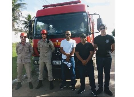 Policiais Civis de Canaã e Bombeiros de Colíder resgatam jovem da torre.