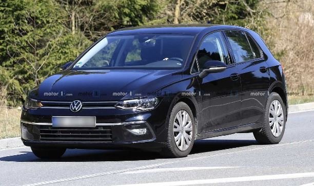Flagra: Novo VW Golf 2020 aparece quase limpo