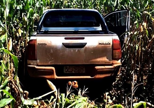 Caminhonete roubada é encontrada em milharal em Lucas do Rio Verde