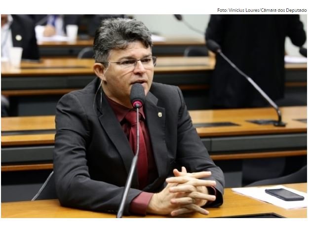 Indígena rebate Medeiros e manda deputado levar recado a Bolsonaro; veja vídeo