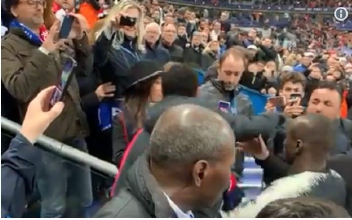 Neymar pode pegar até oito jogos de suspensão por agressão a torcedor
