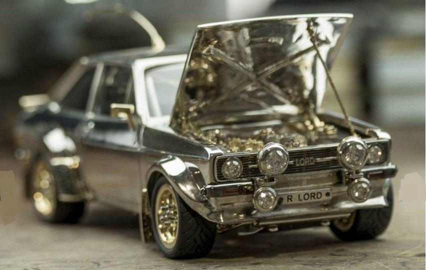 Feito de ouro, prata e diamantes, este Ford Escort não é para brincadeiras