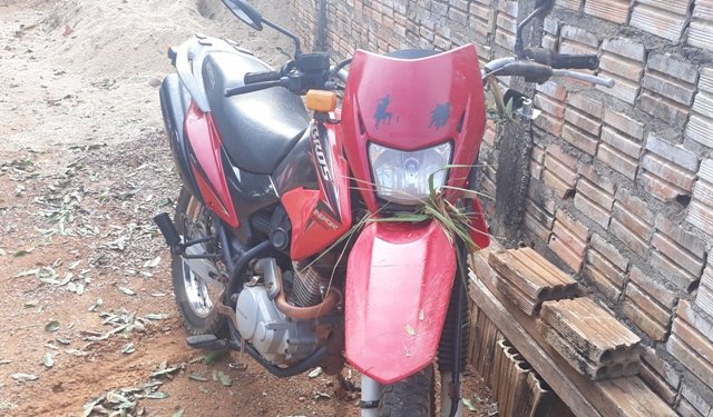 Homem sofre acidente apos cair em buracos na MT-320 em Colíder próximo Chacará Três Morenas. (Vídeo)