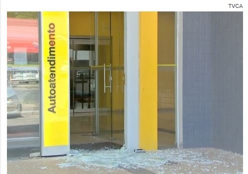 Policial militar reage a tentativa de roubo e atira em dois bandidos