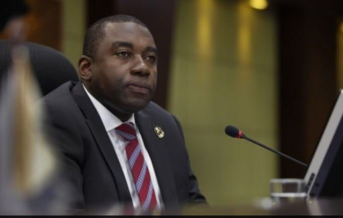 Conselheiro vê sobrepreço e manda suspender pregão do Detran