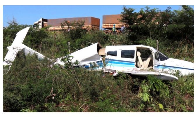 Avião cai e se parte ao meio ao tentar pousar em Mato Grosso; 3 encaminhados ao hospital