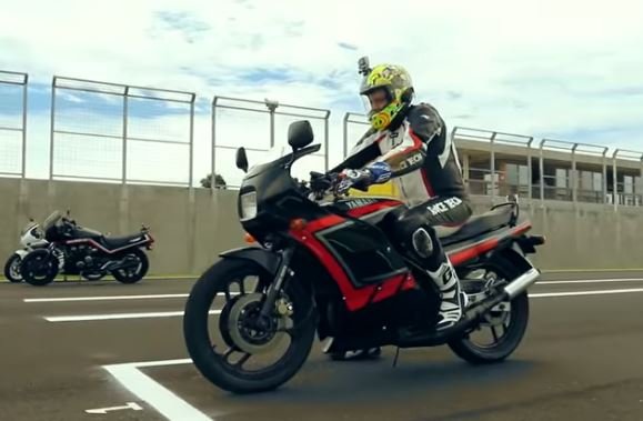 Piloto Alexandre Barros testou três motos Brasileiras lendárias, confira quem levou a melhor!