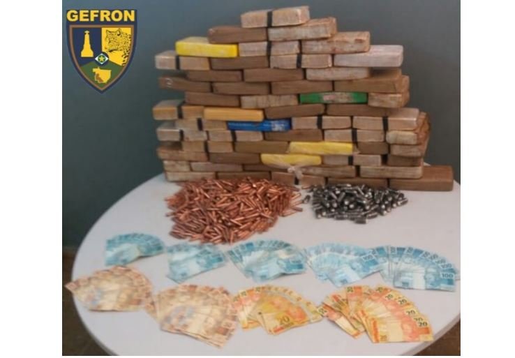 Motorista transporta 685 munições de fuzil AK-47 e droga em ônibus escolar em Mato Grosso