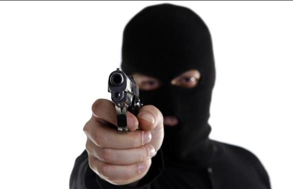 Bandidos invadem emissora, furtam televisores e um veículo; polícia investiga