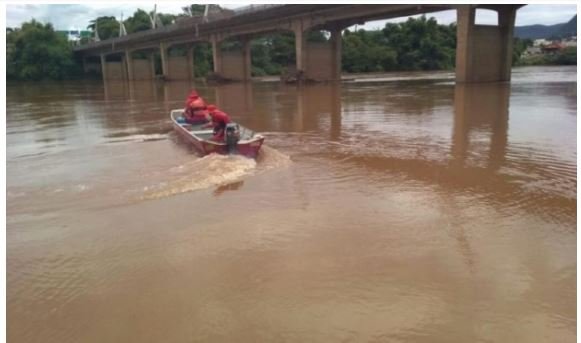 Bombeiros salvam rapaz que se afogou ao tentar atravessar rio para vencer aposta