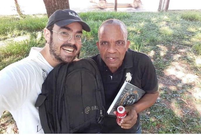 Morador de rua, acadêmico de Engenharia da UFMT faz vaquinha na internet para conseguir abrigo