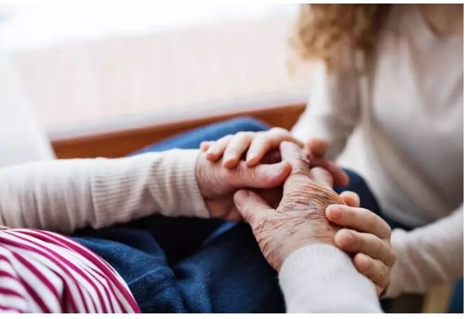 Neto é suspeito de estuprar avó deficiente visual de 77 anos