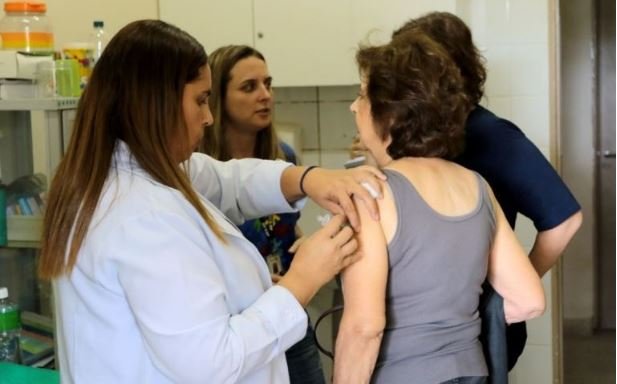 Gripe já matou 99 pessoas no Brasil; vacinação segue até 31 de maio