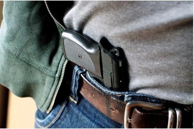Projeto permite a policiais o porte irrestrito de armas de fogo