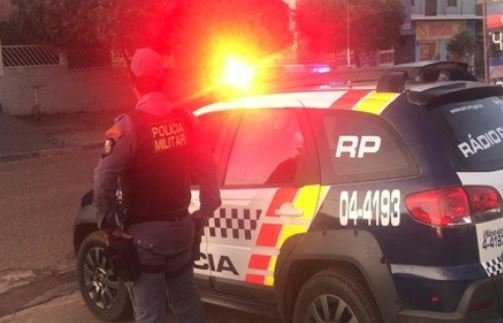 Homem que participava de festa estupra mulher após marido da vítima deixar o local