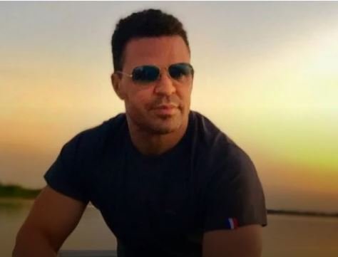 Eduardo Costa se recusa a tirar foto e chuta celular de fã; confira o vídeo