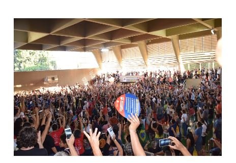Governador diz que paralisação de servidores da Educação será judicializada e ameaça cortar ponto dos grevistas