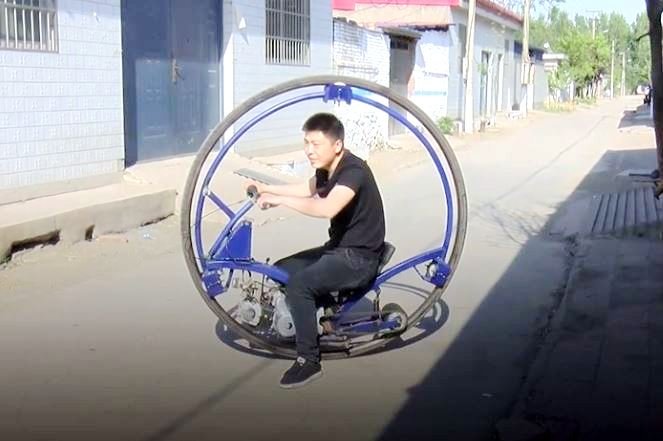 Chinês constrói moto de 'Men in Black 3' (Vídeo)