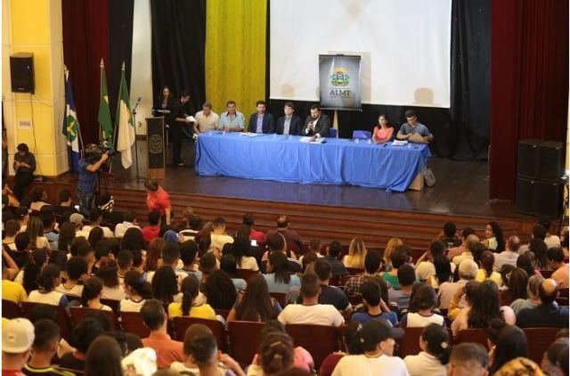 Diretores de escolas estaduais decidem paralisar atividades a partir de terça