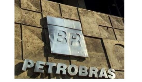 Petrobras reduz preço da gasolina na refinaria em 4,4% a partir deste sábado