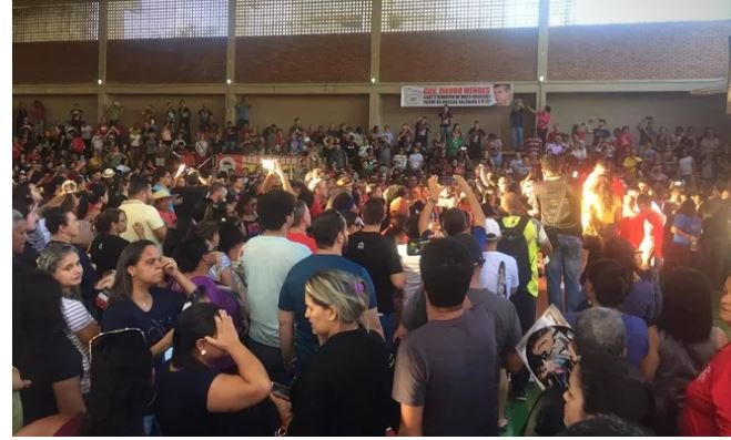 Profissionais da educação de MT entram em greve por tempo indeterminado