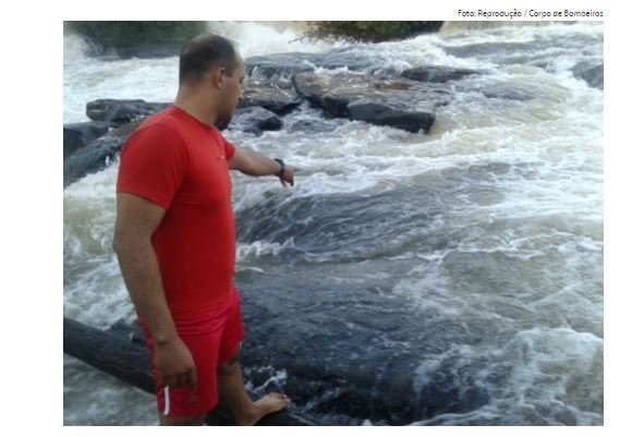 Bombeiros encontram corpo de homem que desapareceu ao tirar selfie em cachoeira