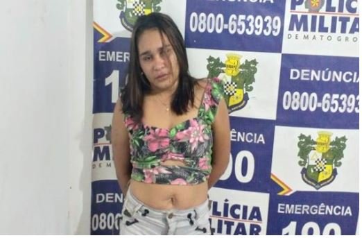 Mãe tranca os filhos de 3, 5, 7 e 10 anos para ir para o bar e acaba presa pela PM