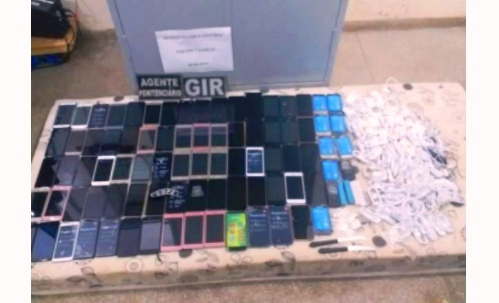 Agentes flagram freezer 'recheado' com 84 celulares na maior penitenciária de MT