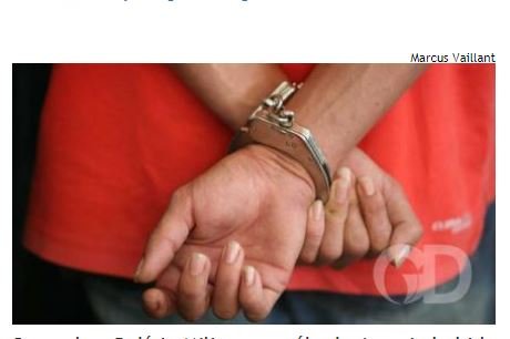 Homem bêbado é preso após queimar roupas da esposa