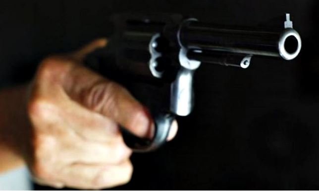 Criminosos rendem comerciante, roubam R$ 3 mil e abandonam veículo da vítima