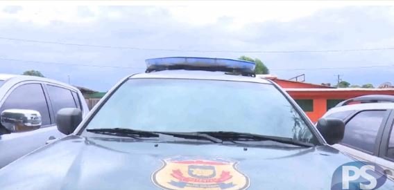 Mulher procura polícia para denunciar padrasto por estupro e mãe por agressão