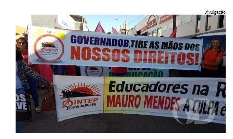 Servidores em greve pressionam deputados em sessão da AL