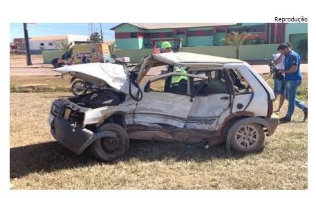 Idoso de 67 anos morre ao colidir carro contra caminhonete na BR-163