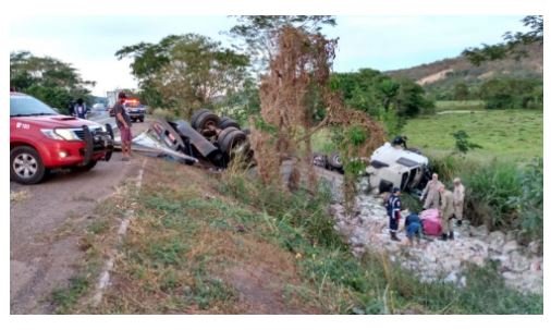 Dois morrem em acidente entre carreta e caminhonete em Mato Grosso