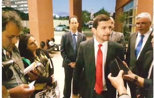URGENTE: Em vídeo, advogado de Adélio pode ter feito confissão de que seu cliente não agiu sozinho