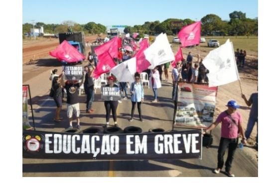 Educação: Sindicato diz que bloqueio de rodovia fortalece movimento grevista