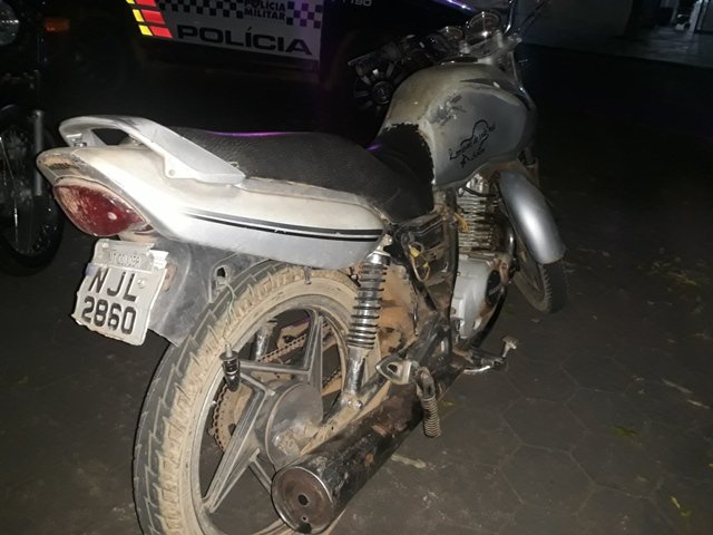 Menor acrobata de moto em Colíder é detido pela PM enquanto empinava. (Fotos)
