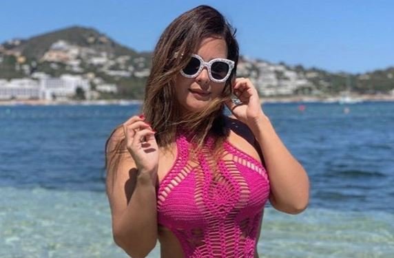 Geisy Arruda surge de biquíni cavadíssimo e sensualiza: “Pacote marcado”