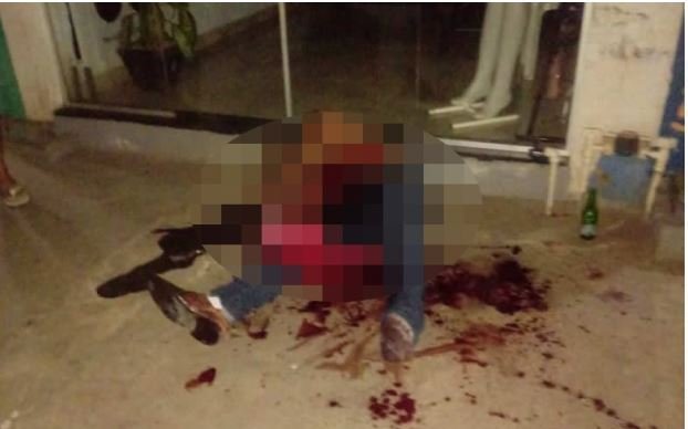 Homem mexe com mulher alheia e é morto a facadas