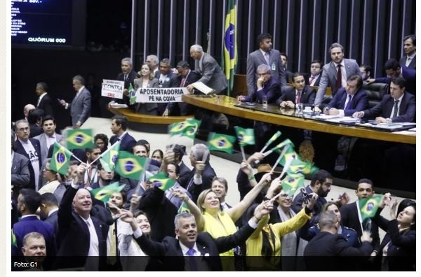 Câmara aprova em primeiro turno por 379 votos a 131 o texto-base da PEC da Previdência