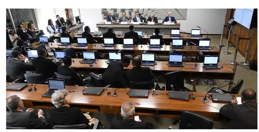 Comissão do Senado aprova fim da estabilidade para servidores