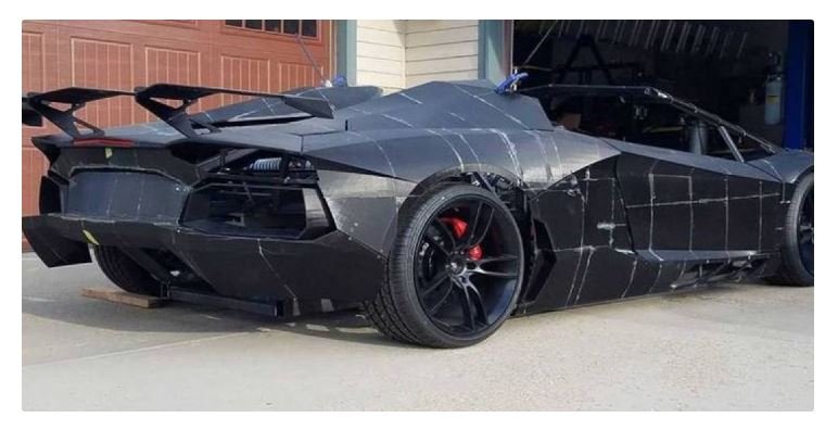 Pai e filho constroem uma Lamborghini usando impressora 3D