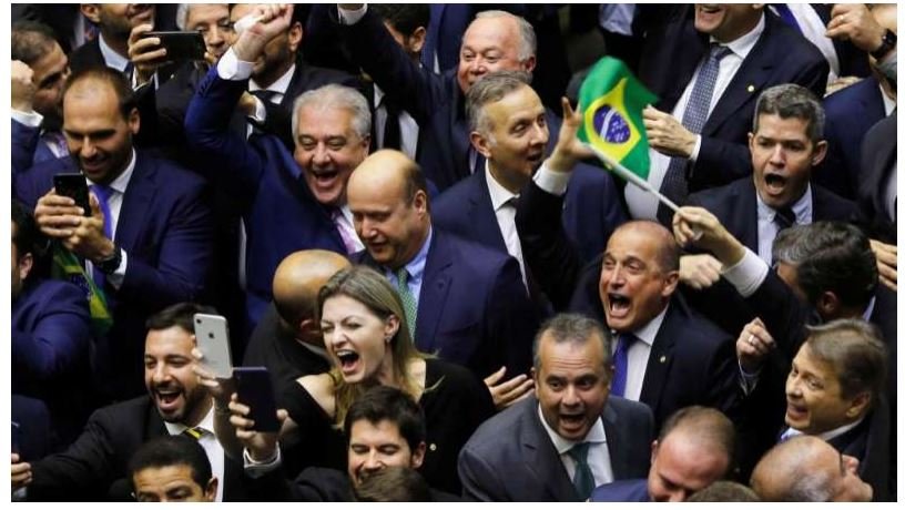 Reforma da Previdência foi aprovada não graças, mas apesar de Bolsonaro, escreve Le Monde