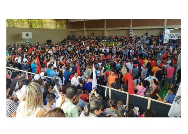 Servidores da Educação decidem manter paralisação que já dura quase 50 dias