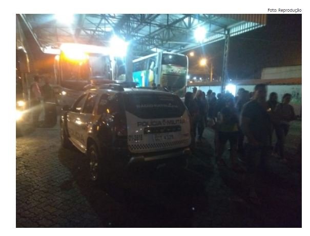 Mulher é encontrada morta em banco de ônibus durante viagem