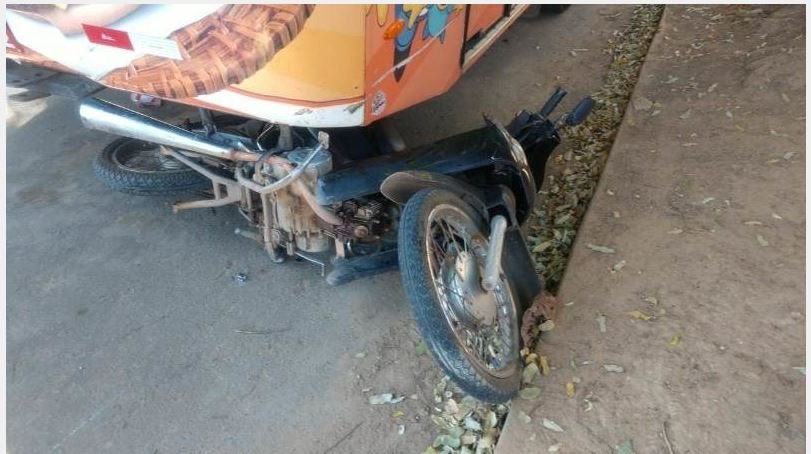 Motociclista quebra as duas pernas após acidente de trânsito