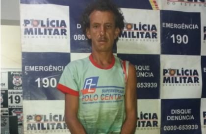 Homem espanca e quebra o braço da própria mãe