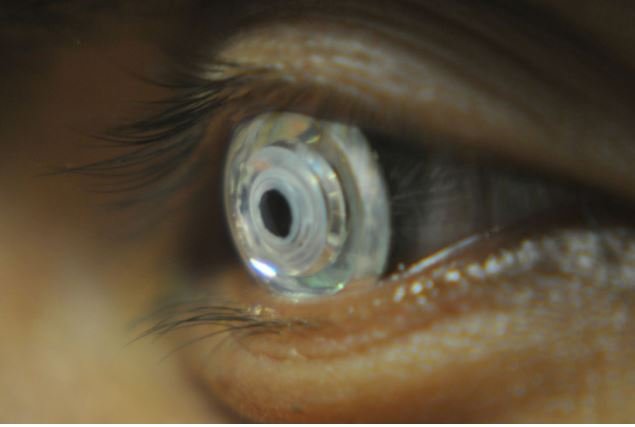 Cientistas criam lentes de contato que dão zoom quando você pisca duas vezes