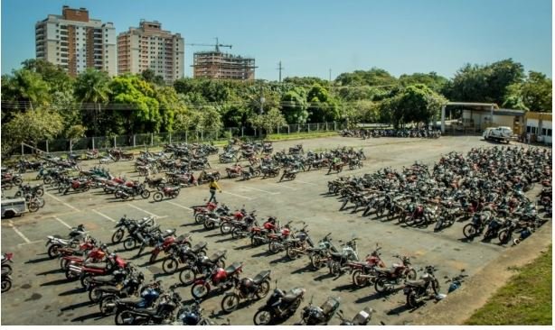 Detran promove leilão de quase 900 veículos apreendidos há mais de 60 dias e espera arrecadar R$ 1,7 milhão